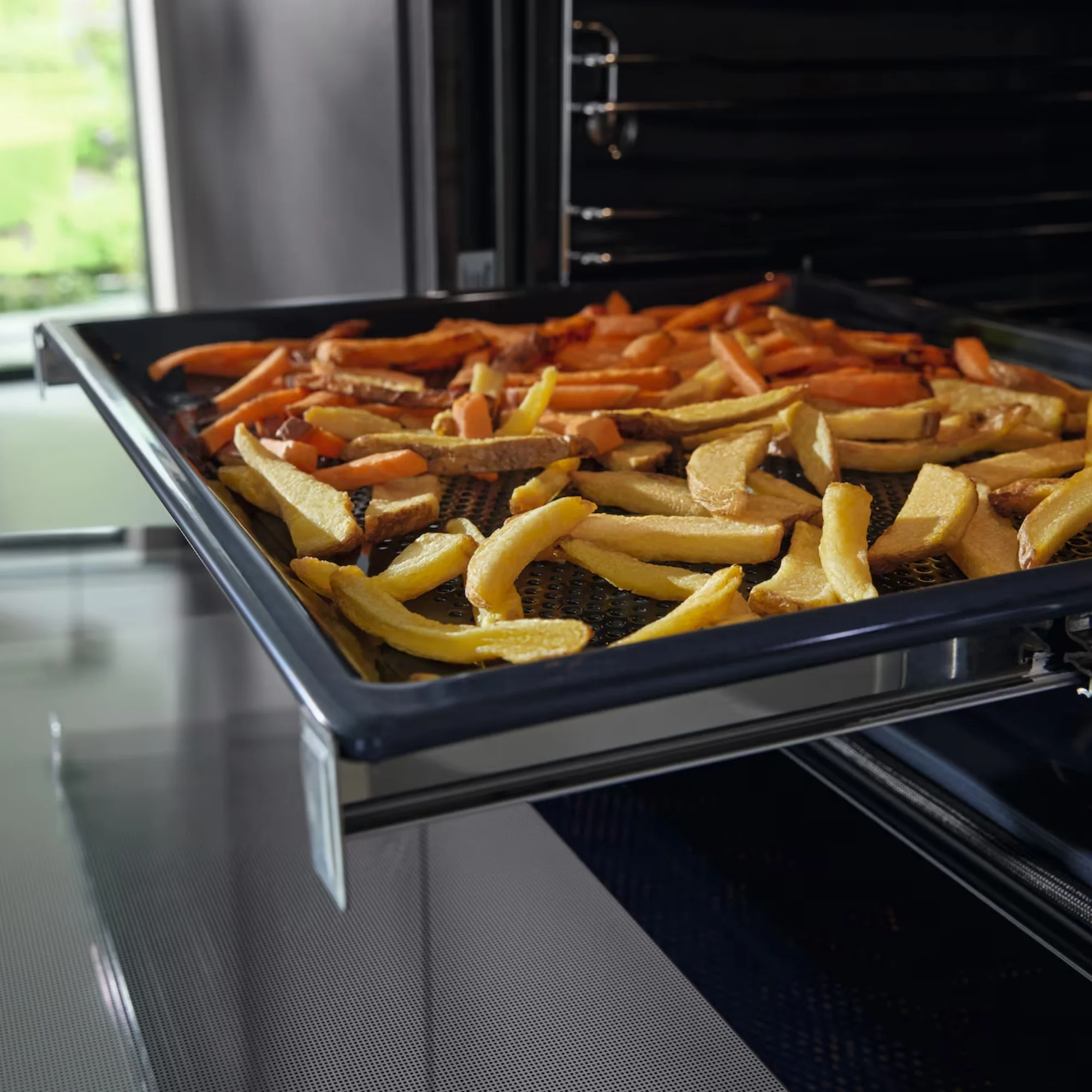 Miele Gourmet Backbleck  HBBL 71, gelocht für optimales Airfrying, 44,8 cm x 38,6 cm x 2,2 cm - Image 3